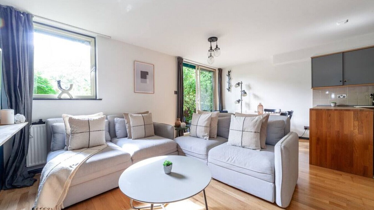 Photo of Livingroom in Tower Hill