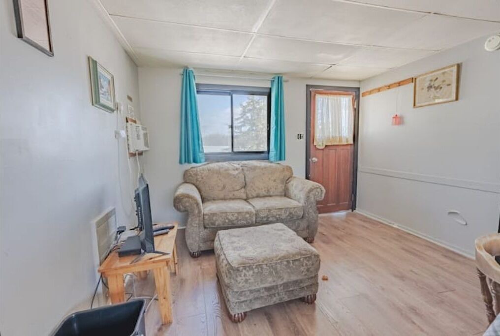 Photo of Livingroom in Frontenac