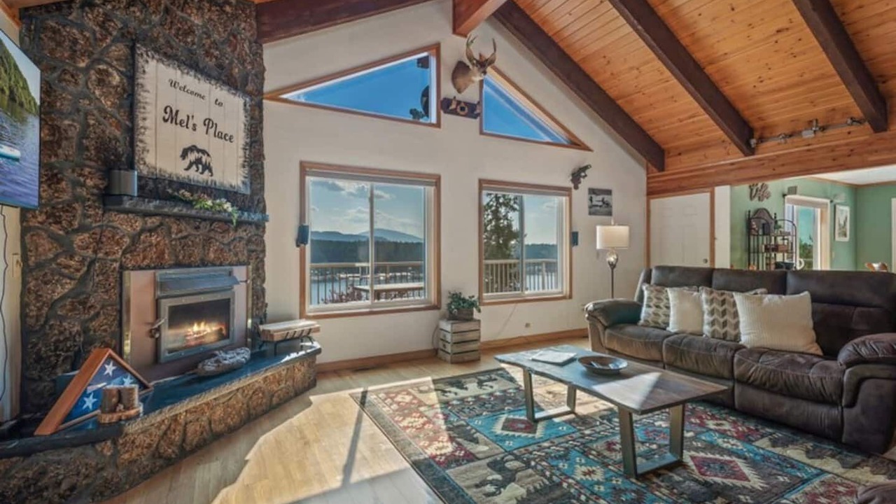 Photo of Livingroom in Bayview