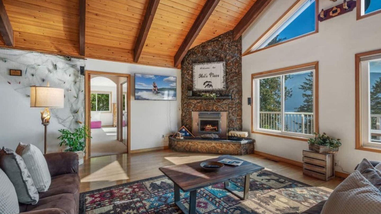 Photo of Livingroom in Bayview