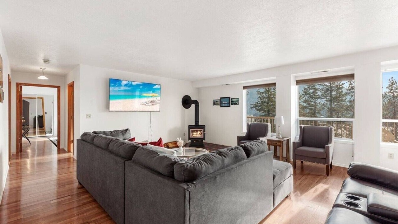 Photo of Livingroom in Bayview