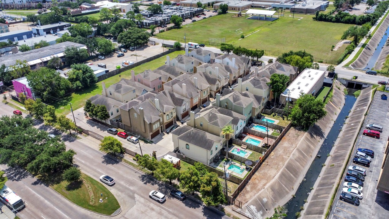 Photo of Outdoor in Woodlake - Briar Meadow