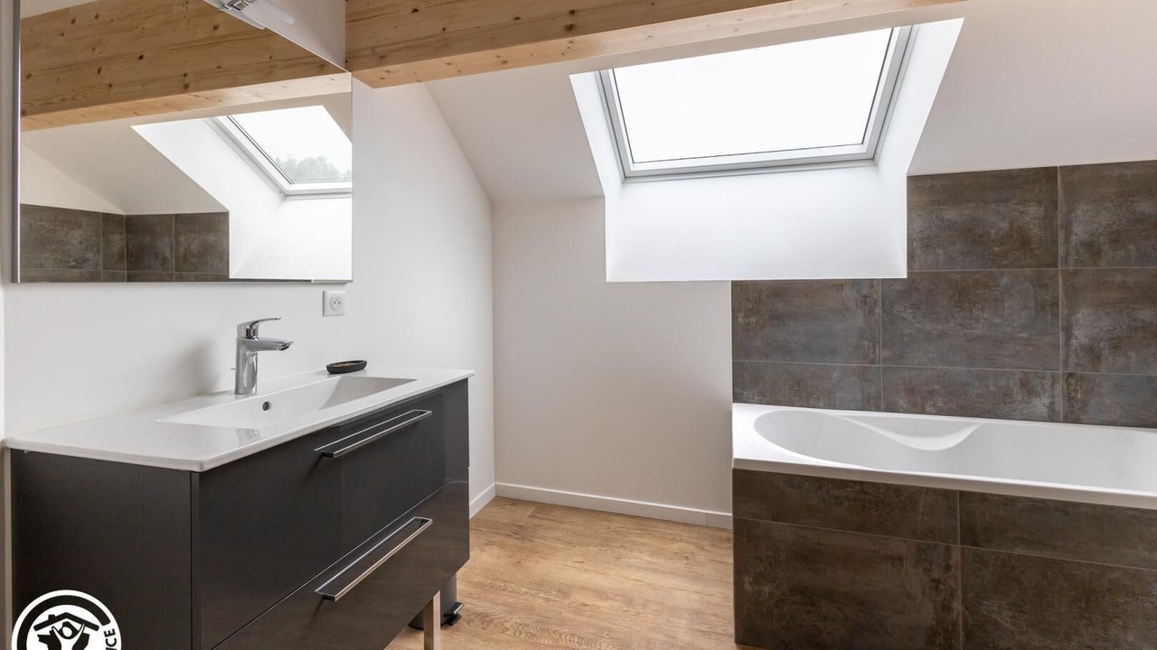 Photo of Bathroom in Charbonnieres-les-Varennes