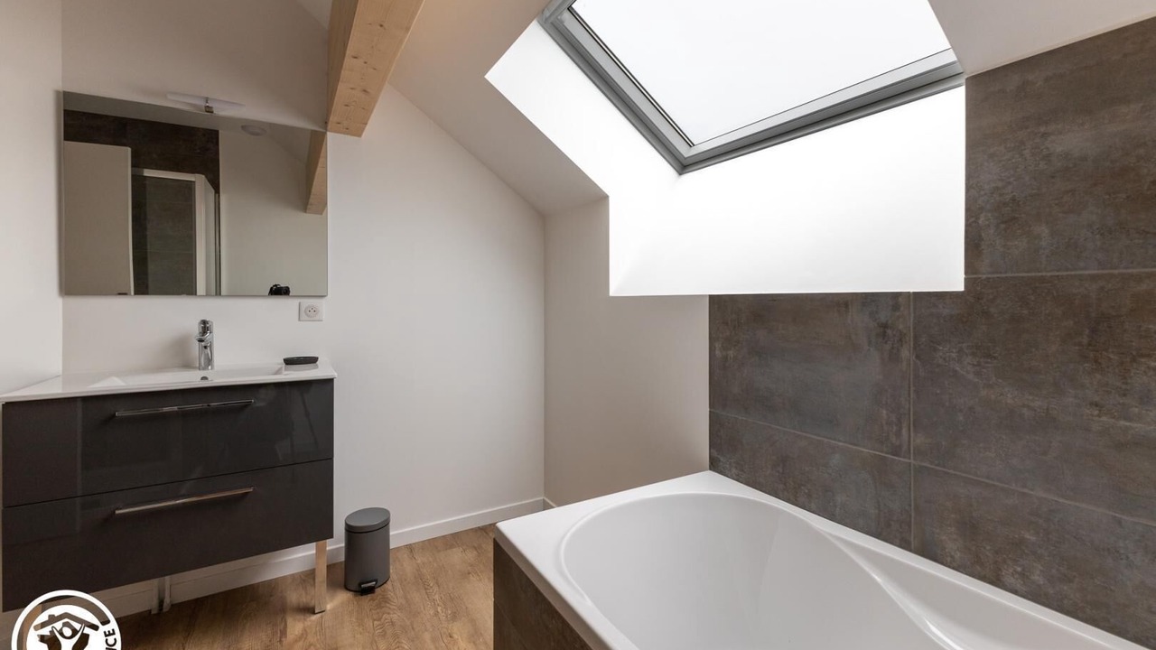 Photo of Bathroom in Charbonnieres-les-Varennes