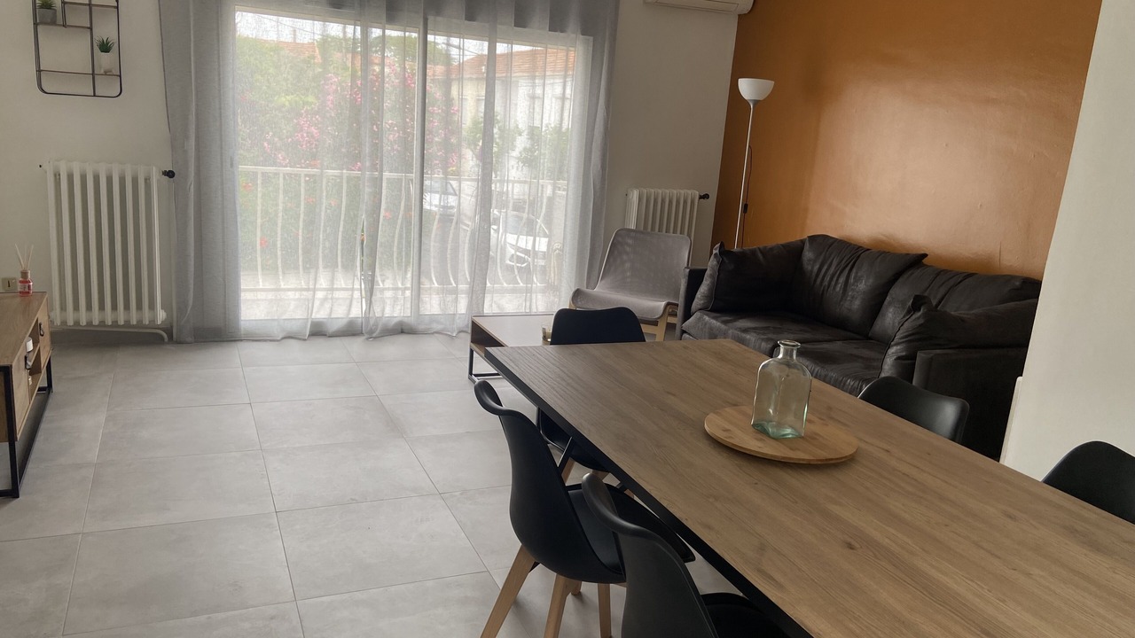 Photo of Livingroom in Aiguerelles