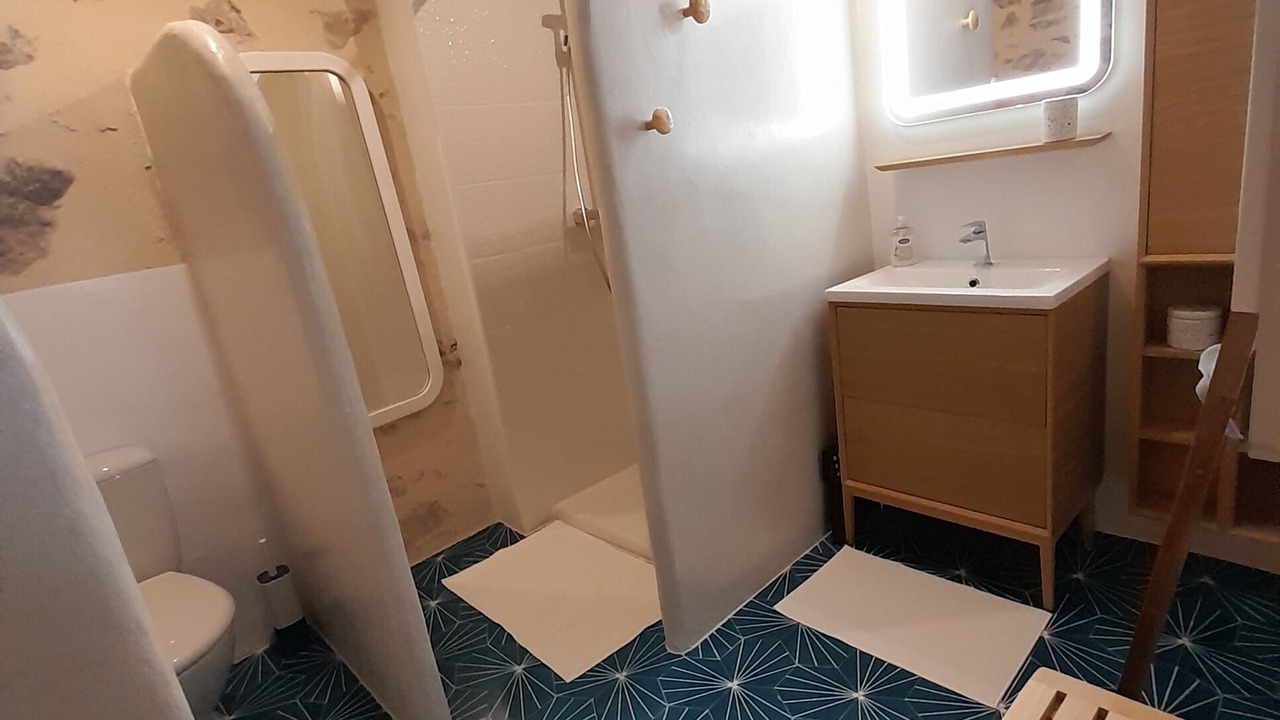 Photo of Bathroom in Opoul-Perillos