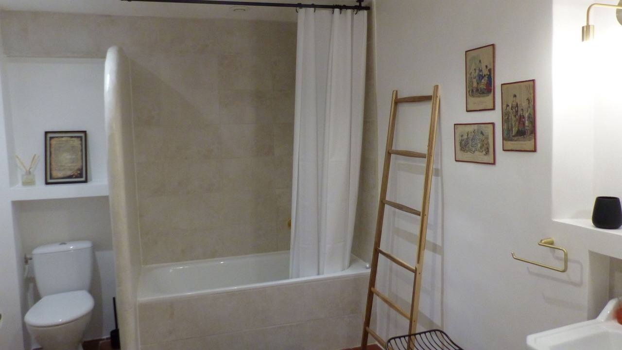 Photo of Bathroom in Opoul-Perillos