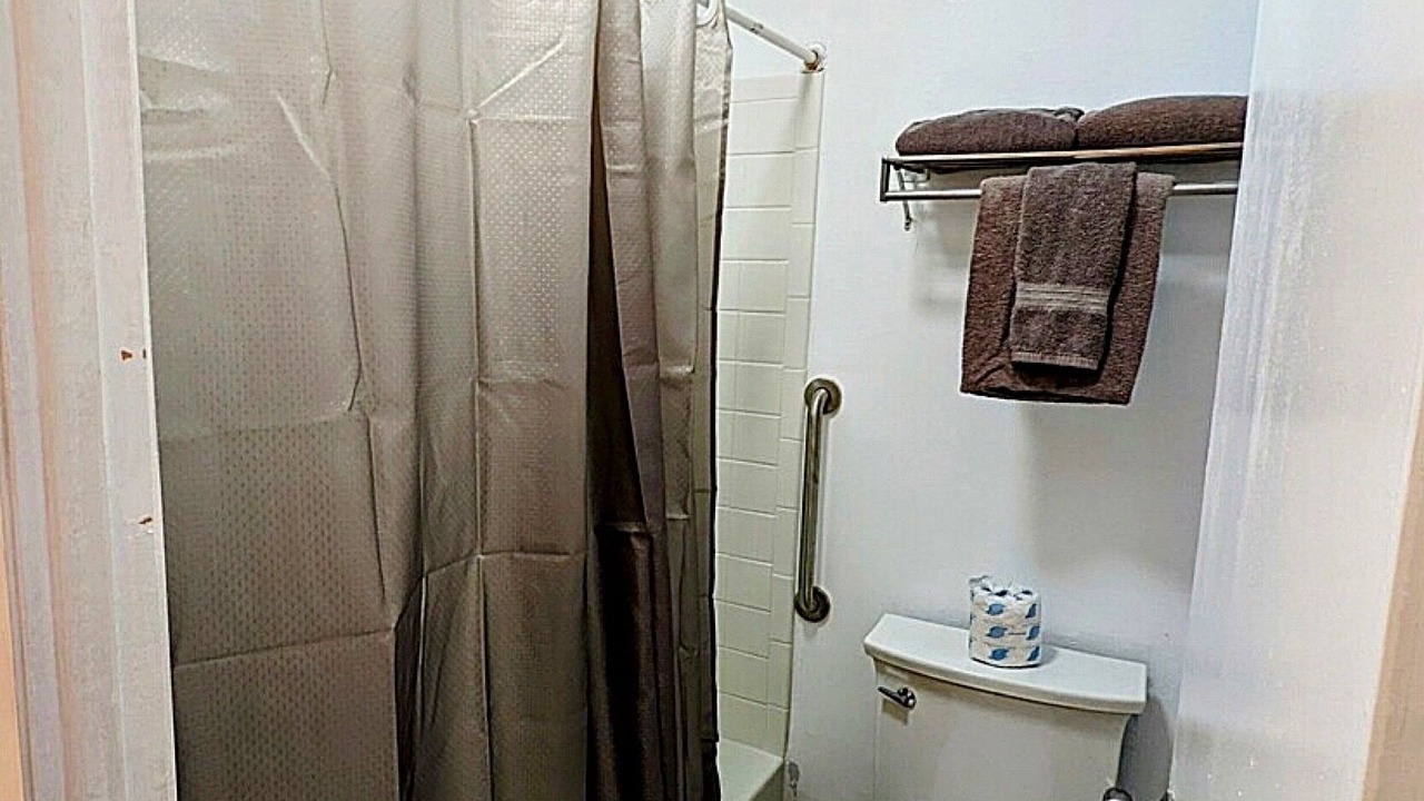 Photo of Bathroom in Bostwick Park