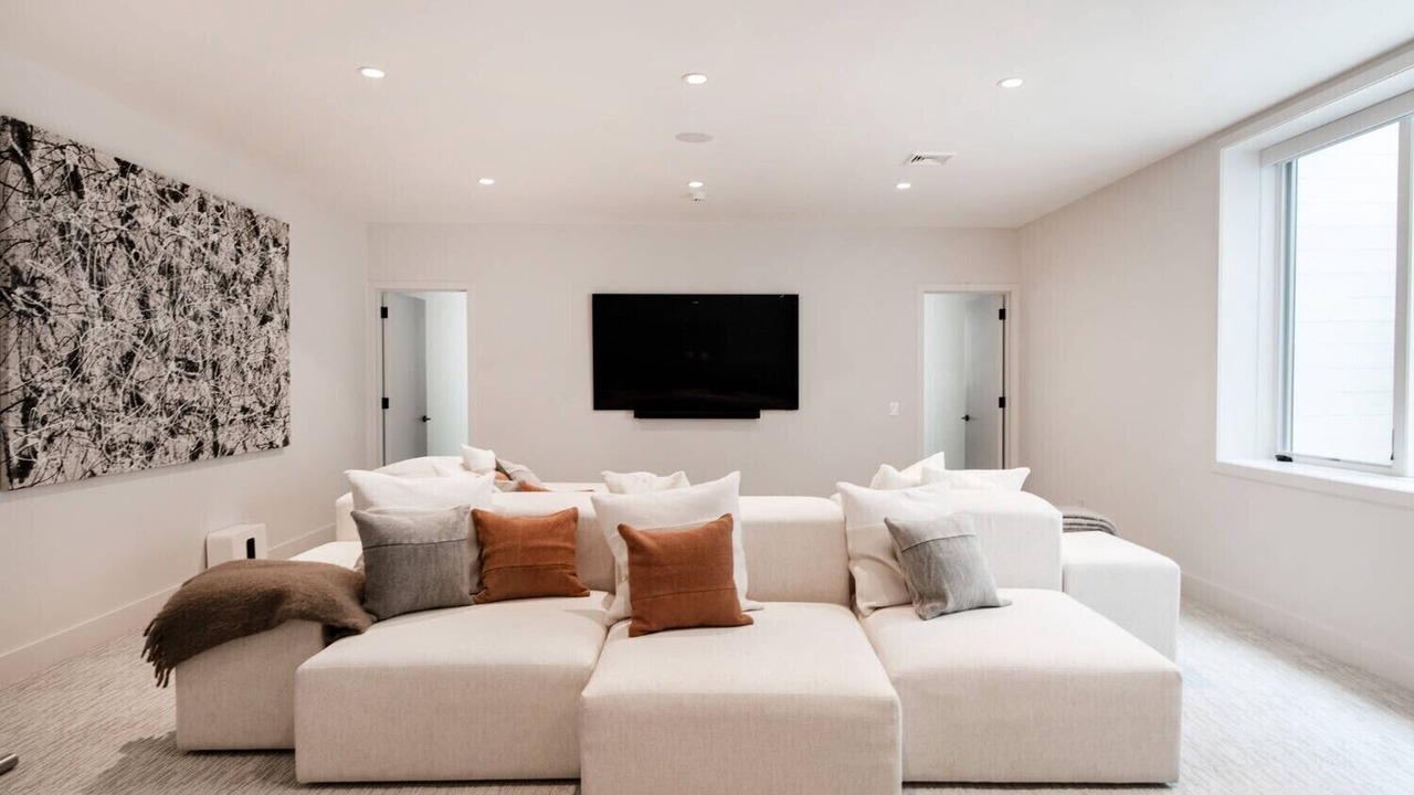 Photo of Livingroom in Northwest Harbor