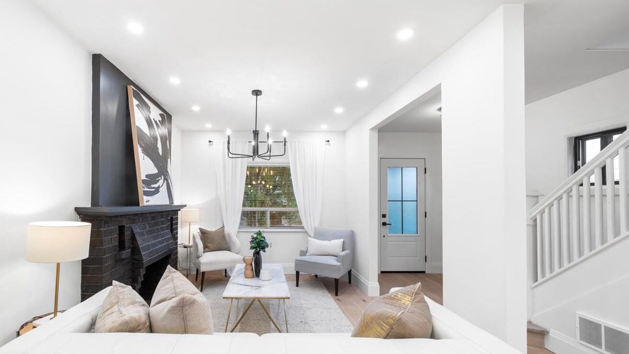 Photo of Livingroom in Oakwood Village