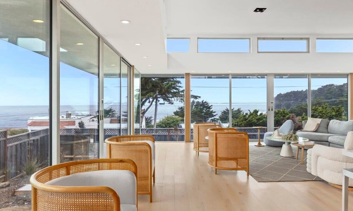 Photo of Livingroom in Moss Beach