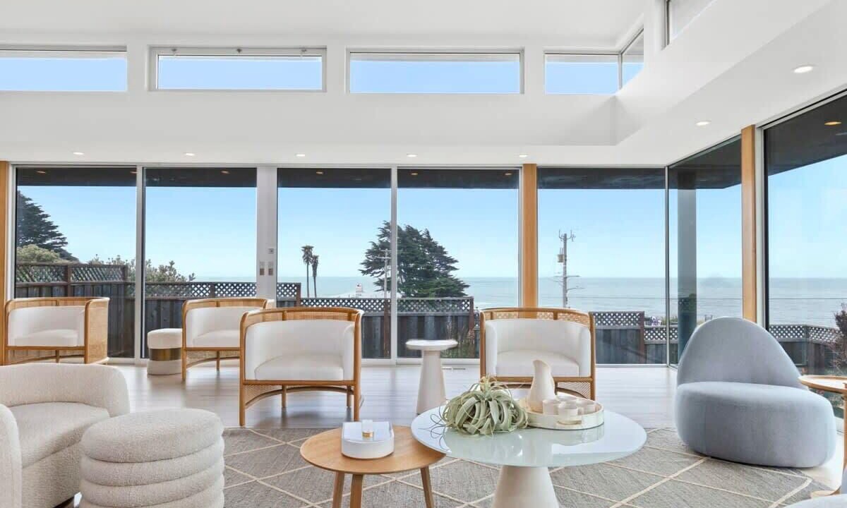 Photo of Livingroom in Moss Beach