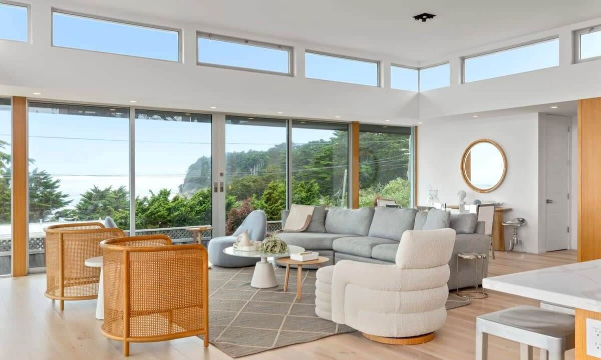 Photo of Livingroom in Moss Beach