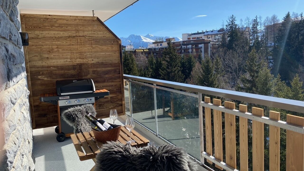 Photo of Outdoor in Lens