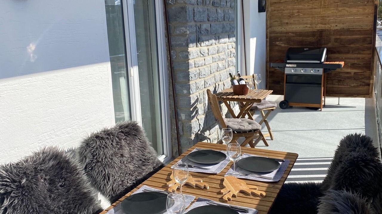 Photo of Outdoor in Lens