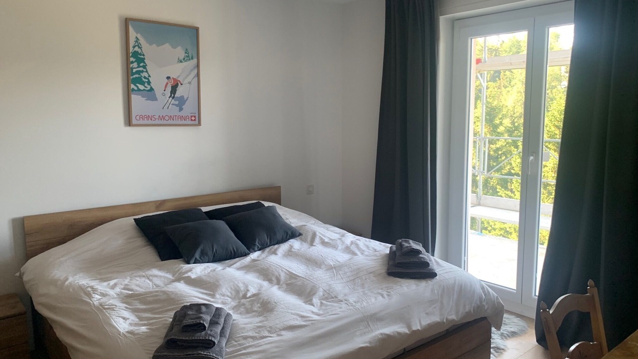 Photo of Bedroom in Lens