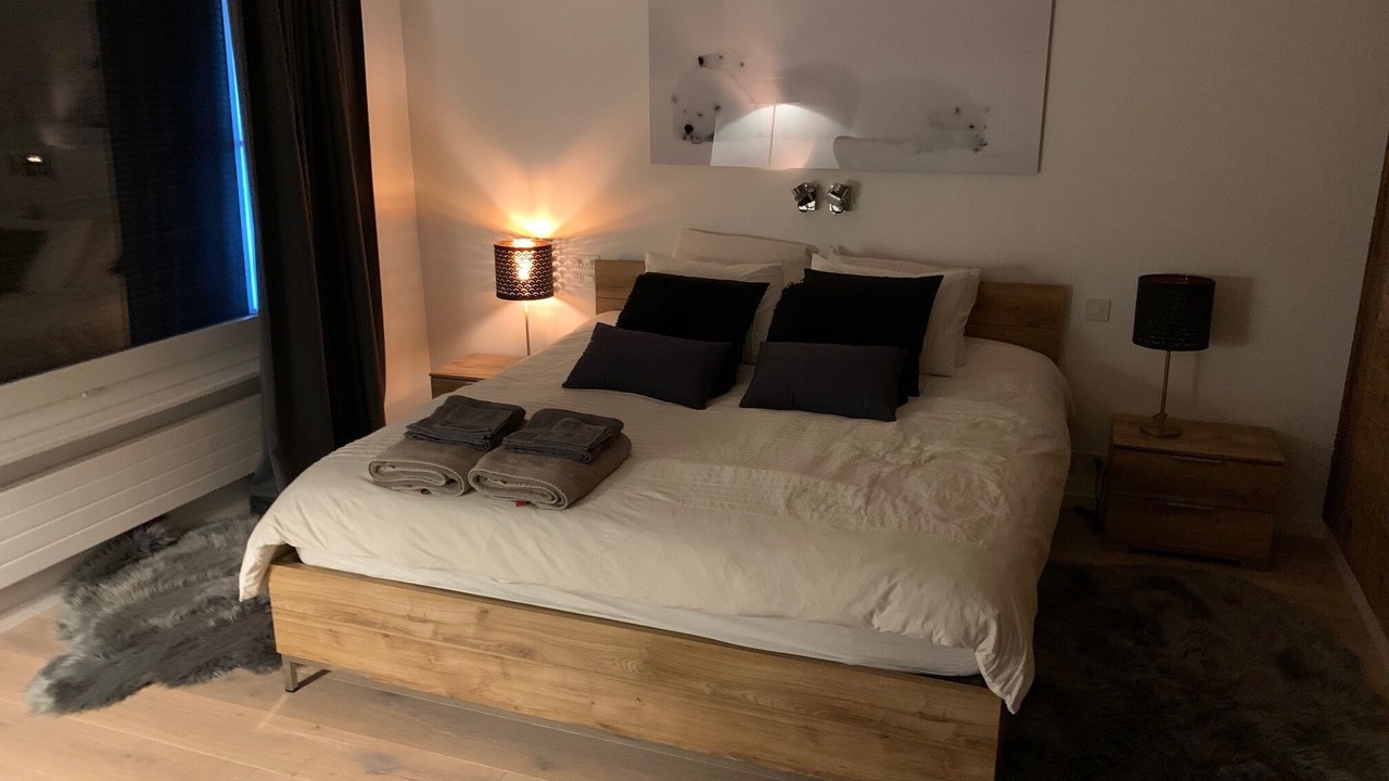 Photo of Bedroom in Lens