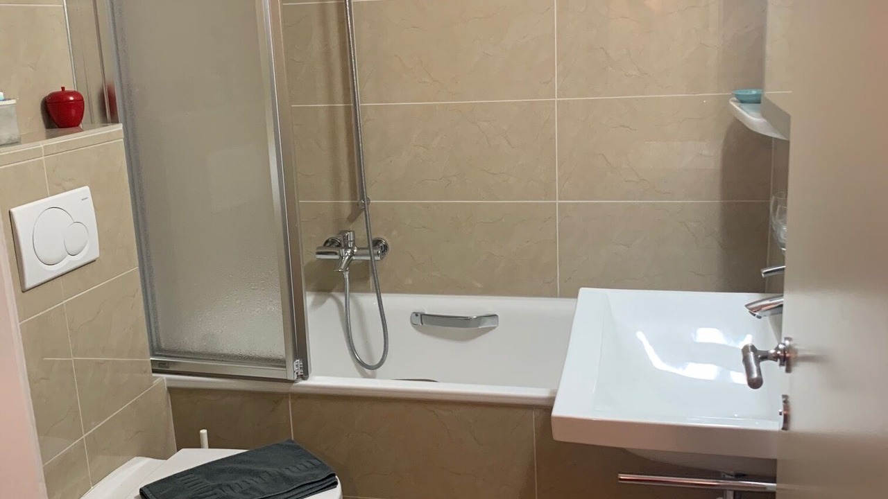 Photo of Bathroom in Lens