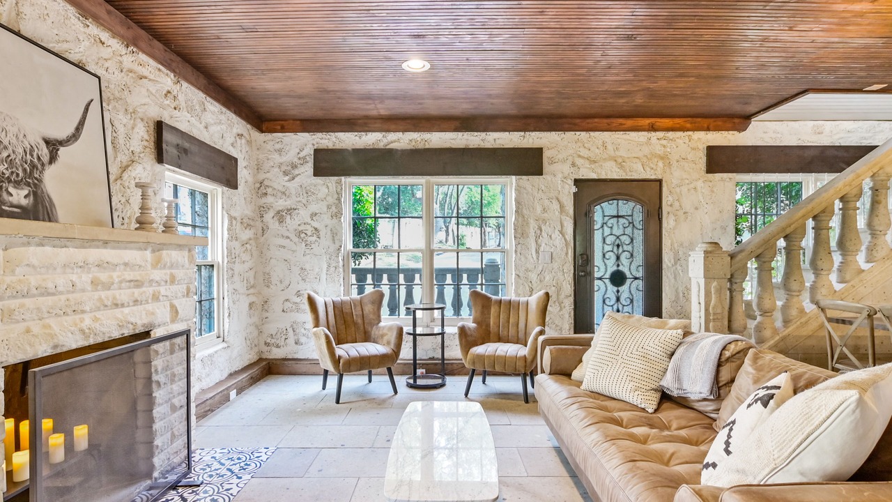 Photo of Livingroom in Hudson Bend