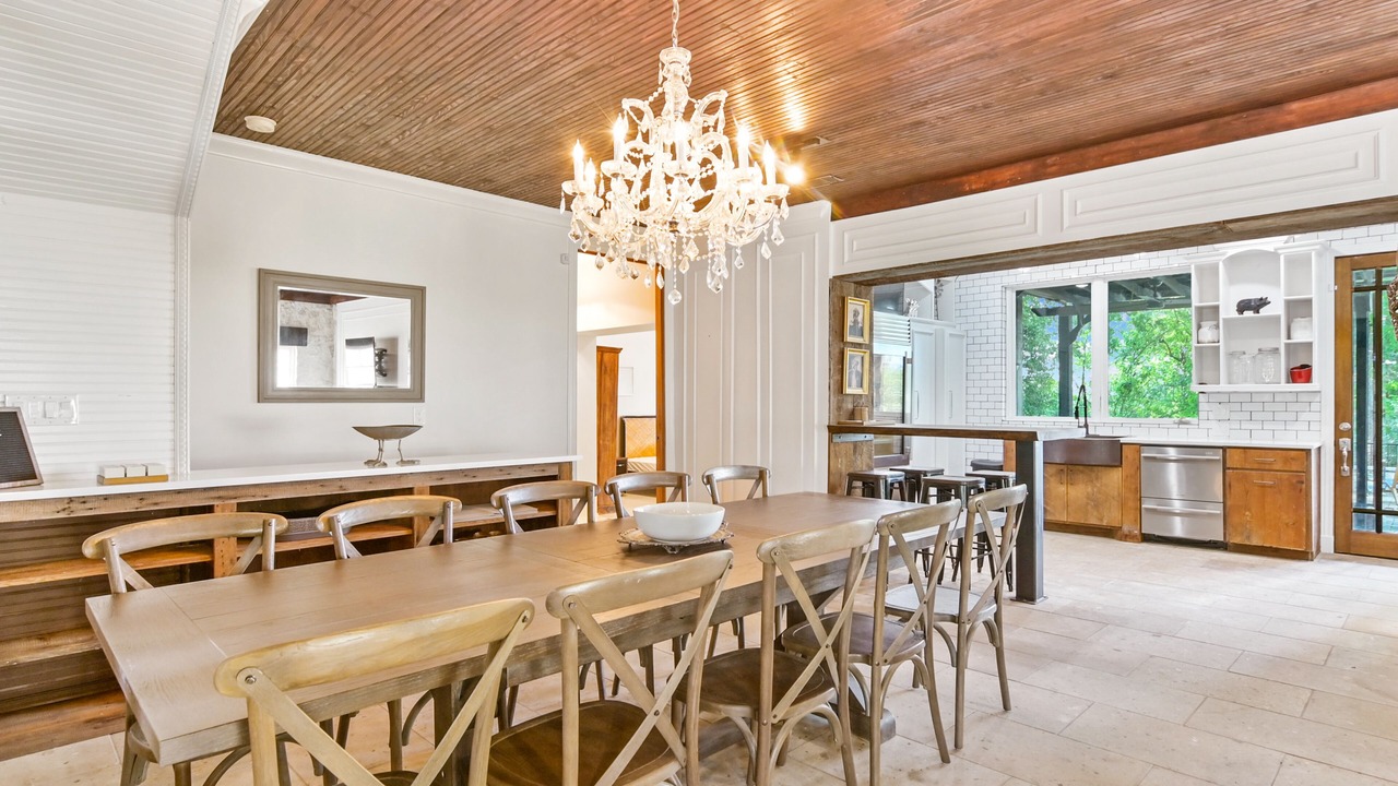 Photo of Livingroom in Hudson Bend