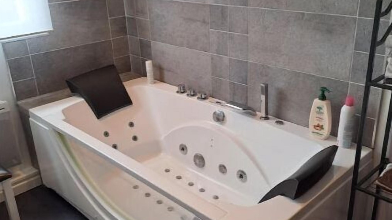Photo of Bathroom in Estree-Blanche