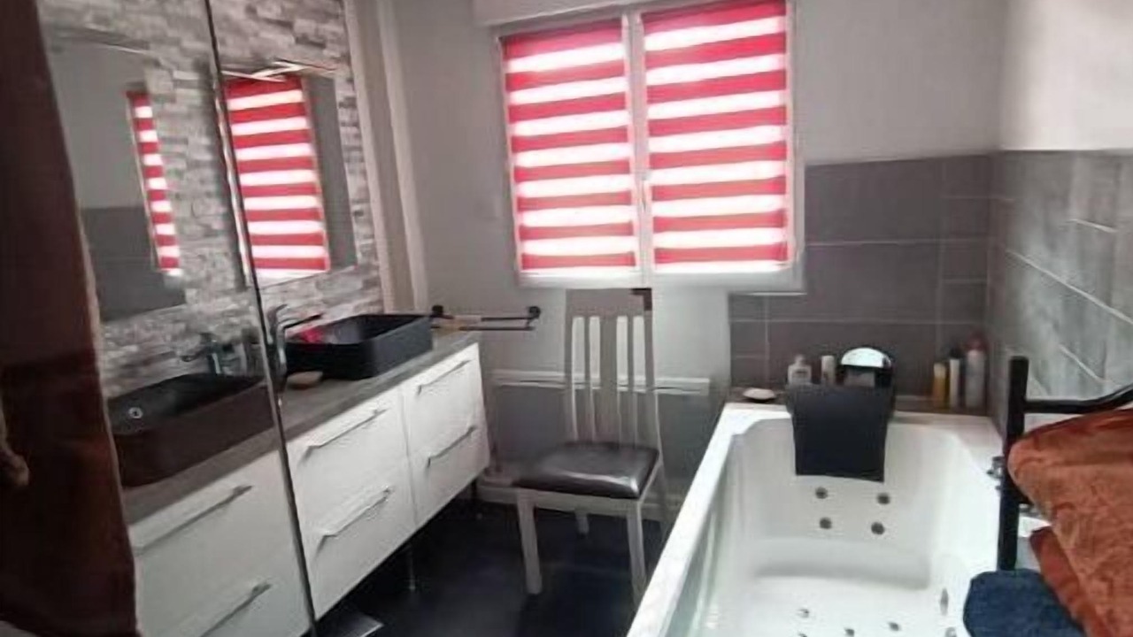 Photo of Bathroom in Estree-Blanche