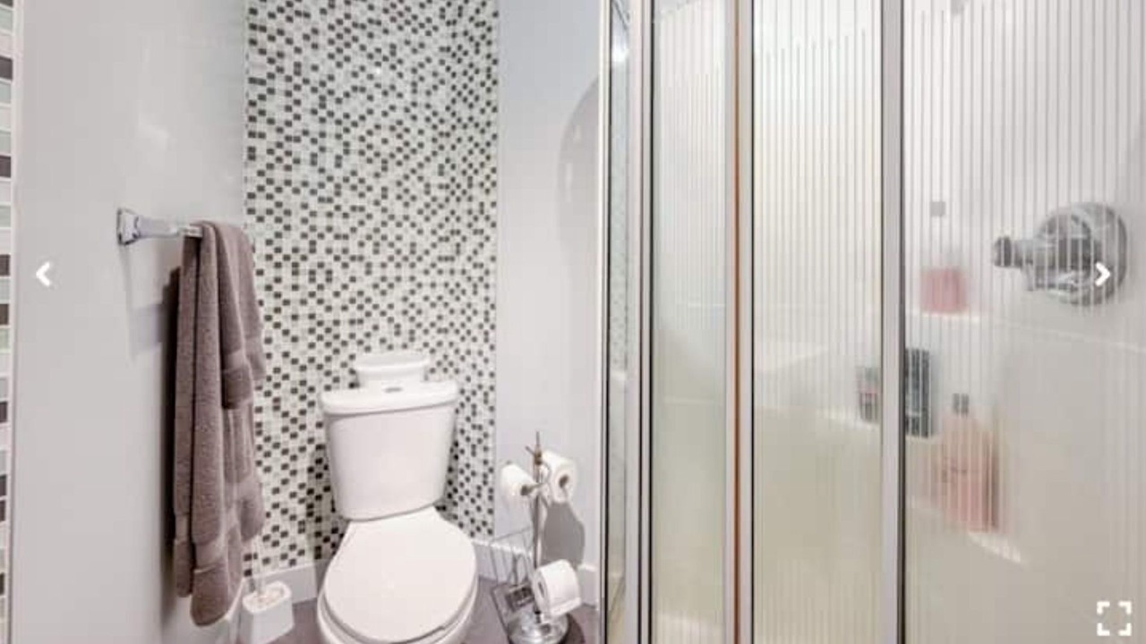 Photo of Bathroom in Saint-Paul-d'Abbotsford