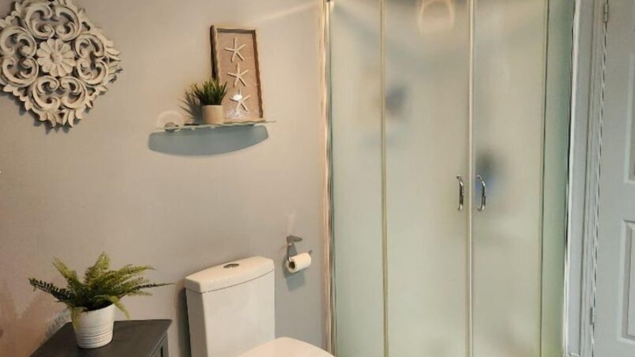 Photo of Bathroom in Saint-Paul-d'Abbotsford