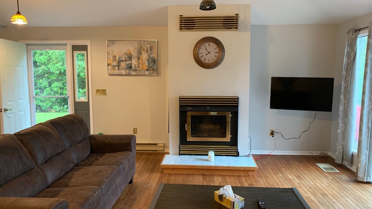Photo of Livingroom in Fenelon Falls