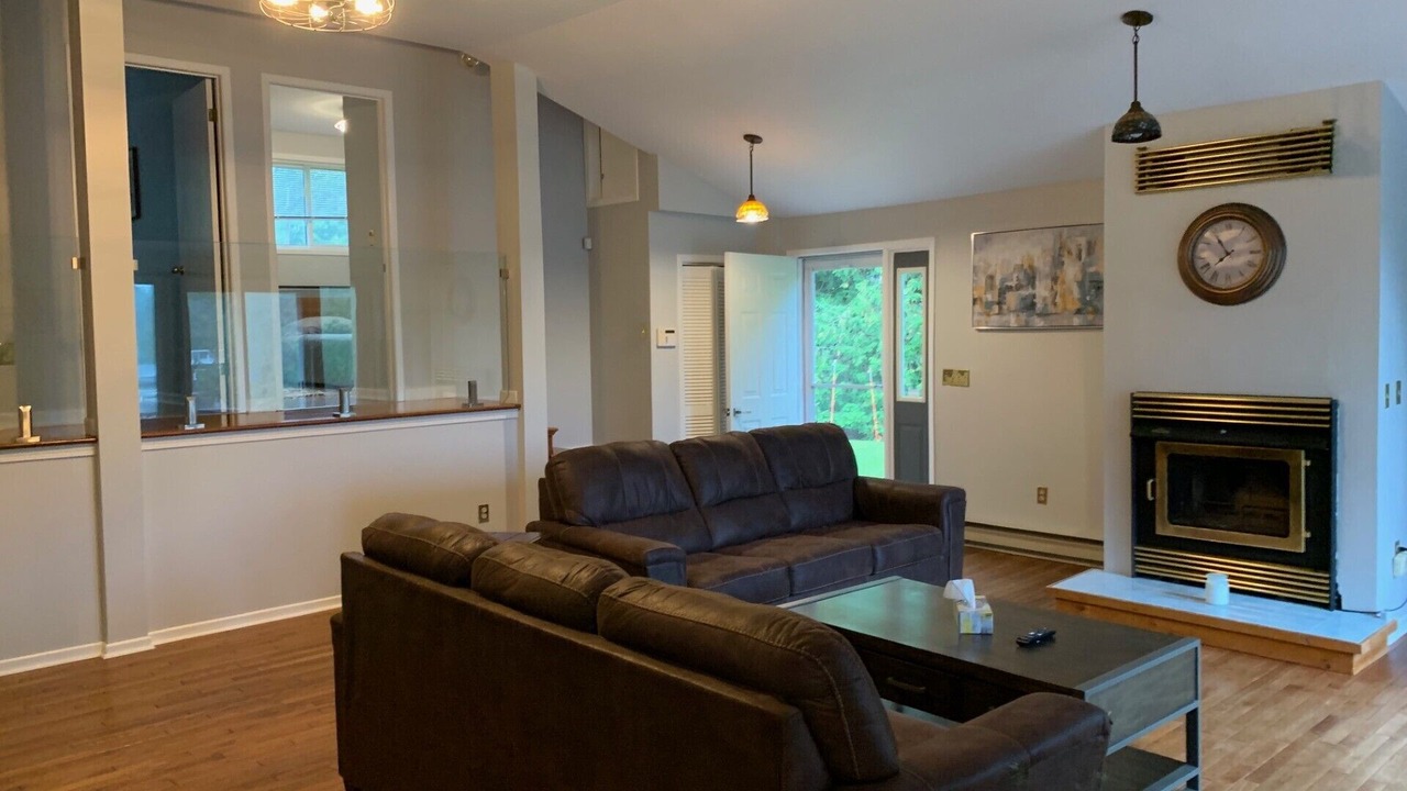 Photo of Livingroom in Fenelon Falls