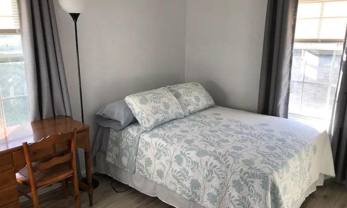 Photo of Bedroom in Willoughby Spit