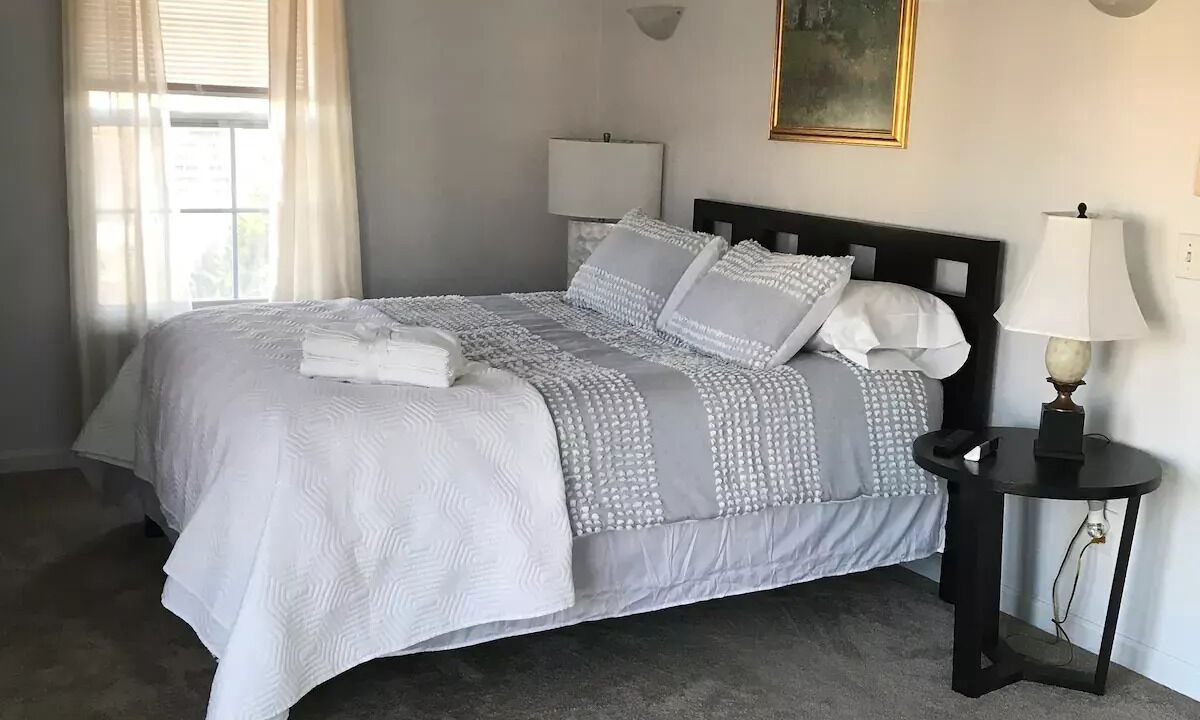 Photo of Bedroom in Willoughby Spit