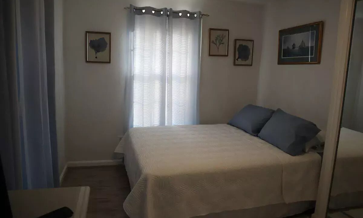 Photo of Bedroom in Willoughby Spit