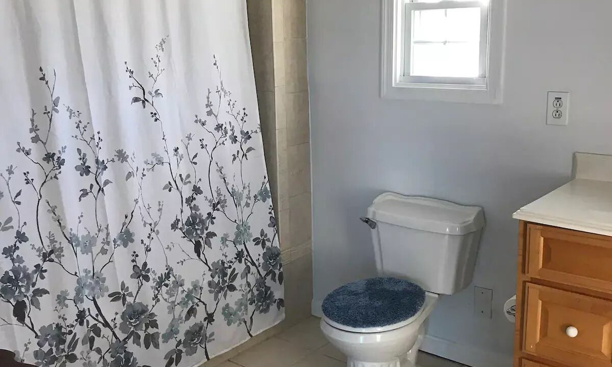 Photo of Bathroom in Willoughby Spit
