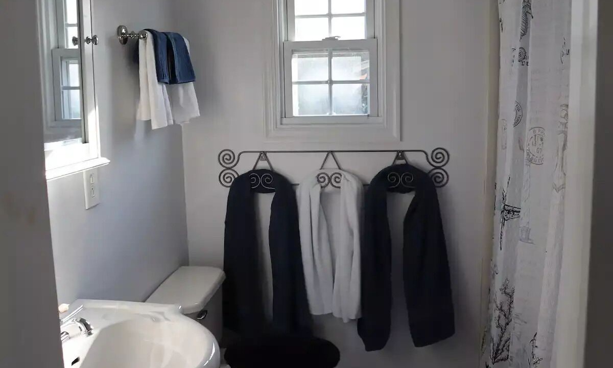 Photo of Bathroom in Willoughby Spit