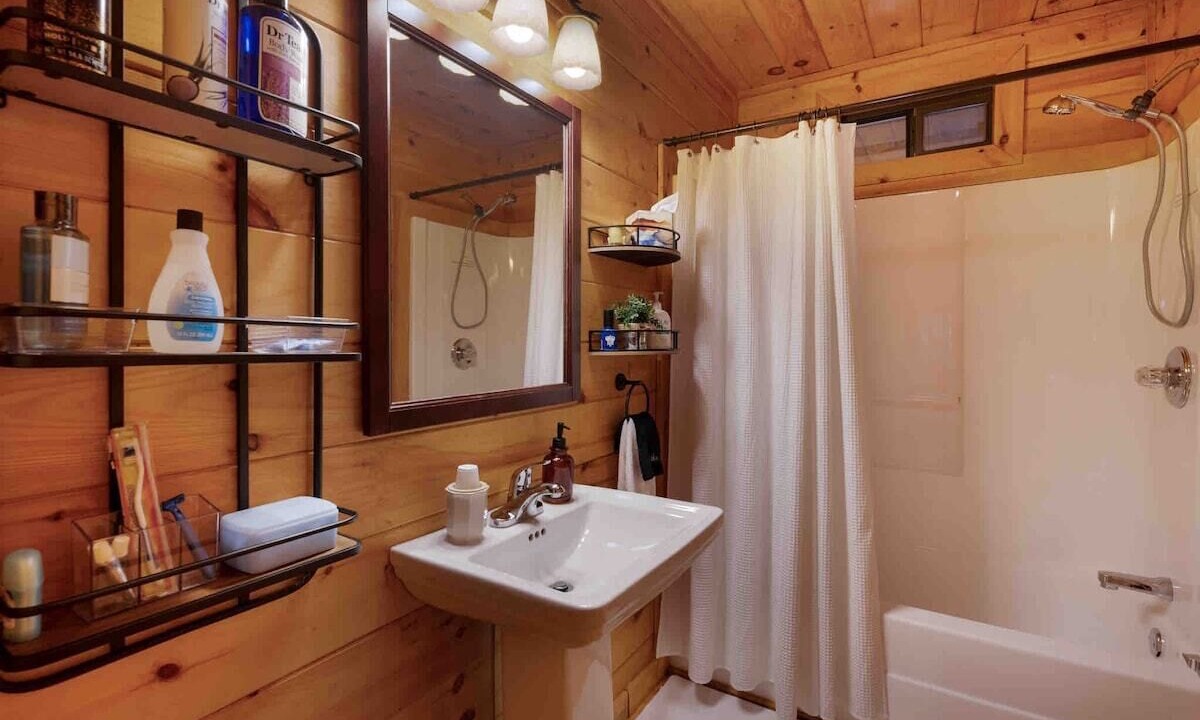 Photo of Bathroom in Ellijay