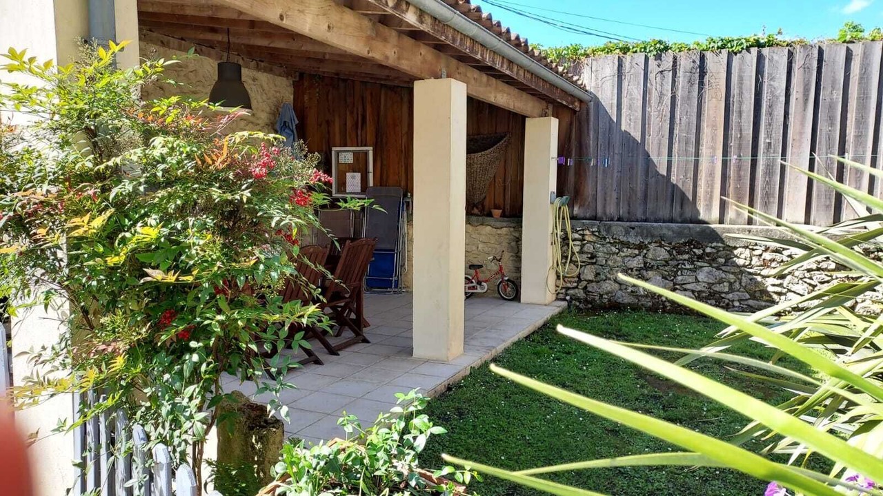 Photo of Patio Balcony in Illats