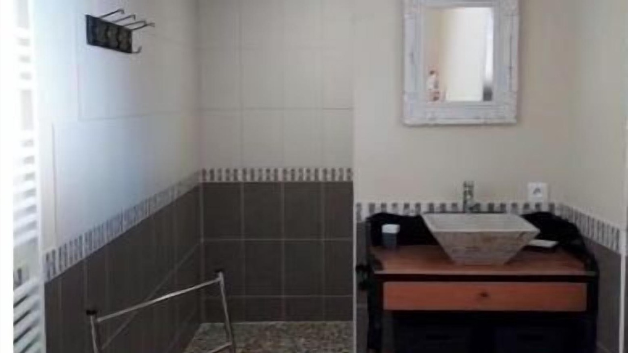 Photo of Others in Illats