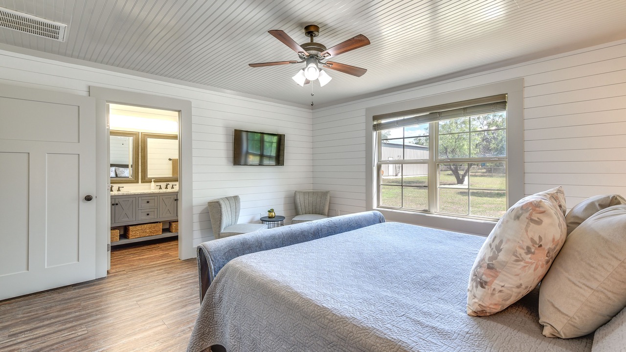 Photo of Bedroom in Graford