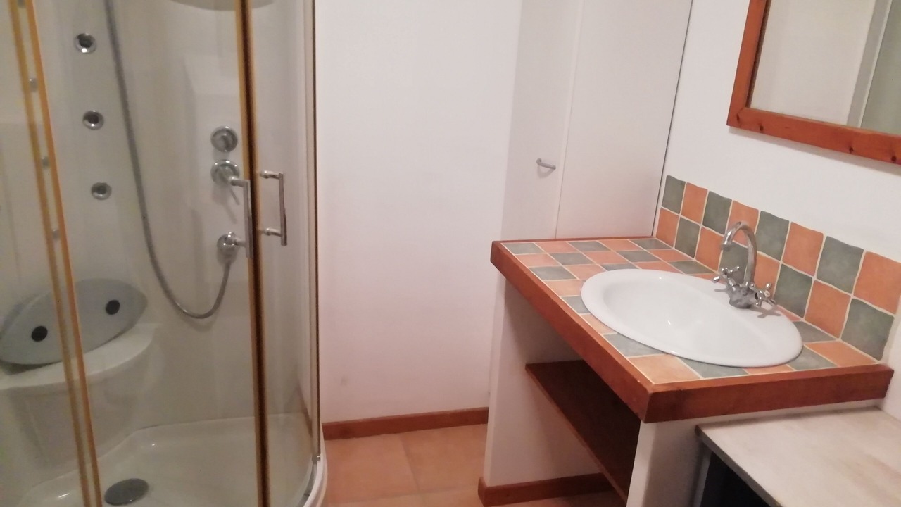 Photo of Bathroom in Olonzac