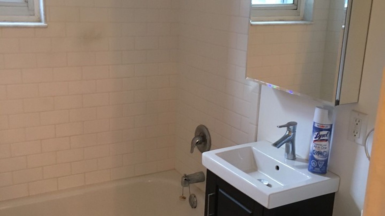 Photo of Bathroom in Cote-Des-Neiges—Notre-Dame-De-Grace