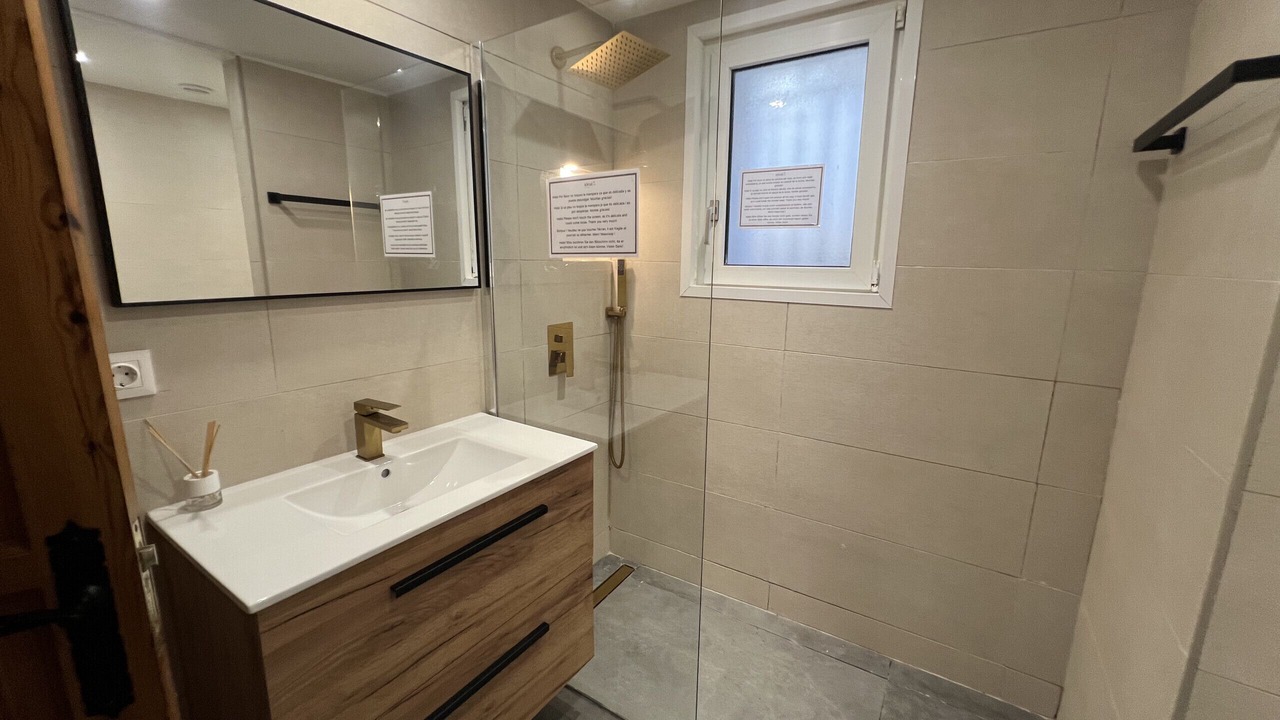 Photo of Bathroom in Pals