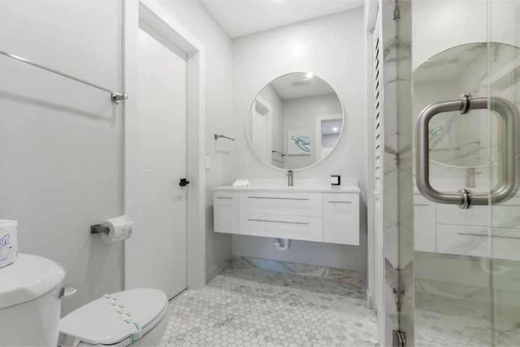 Photo of Bathroom in Harbor Beach
