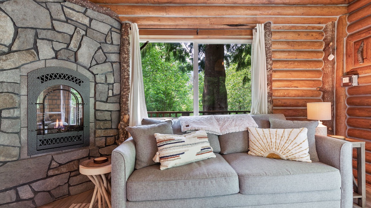 Photo of Livingroom in Gold Bar