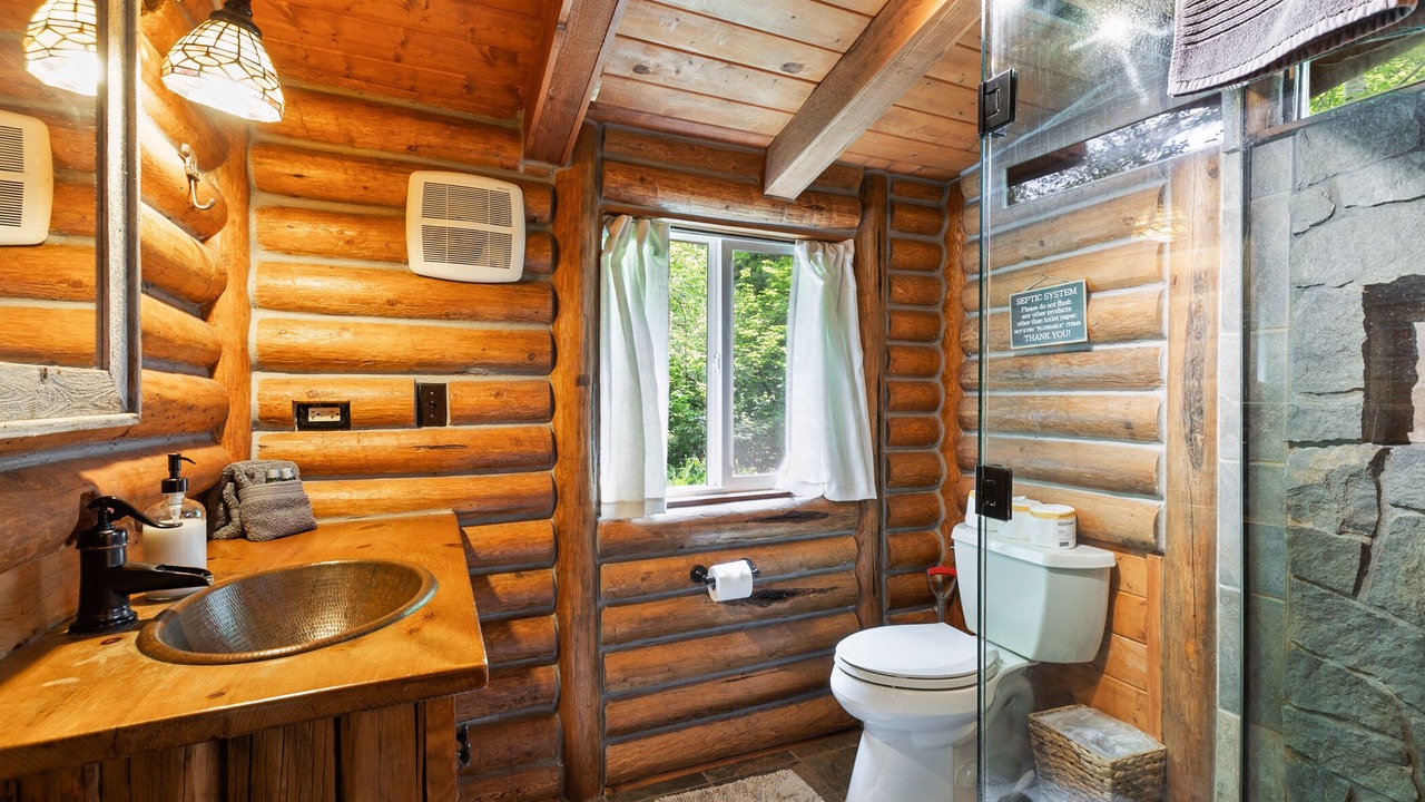 Photo of Bathroom in Gold Bar