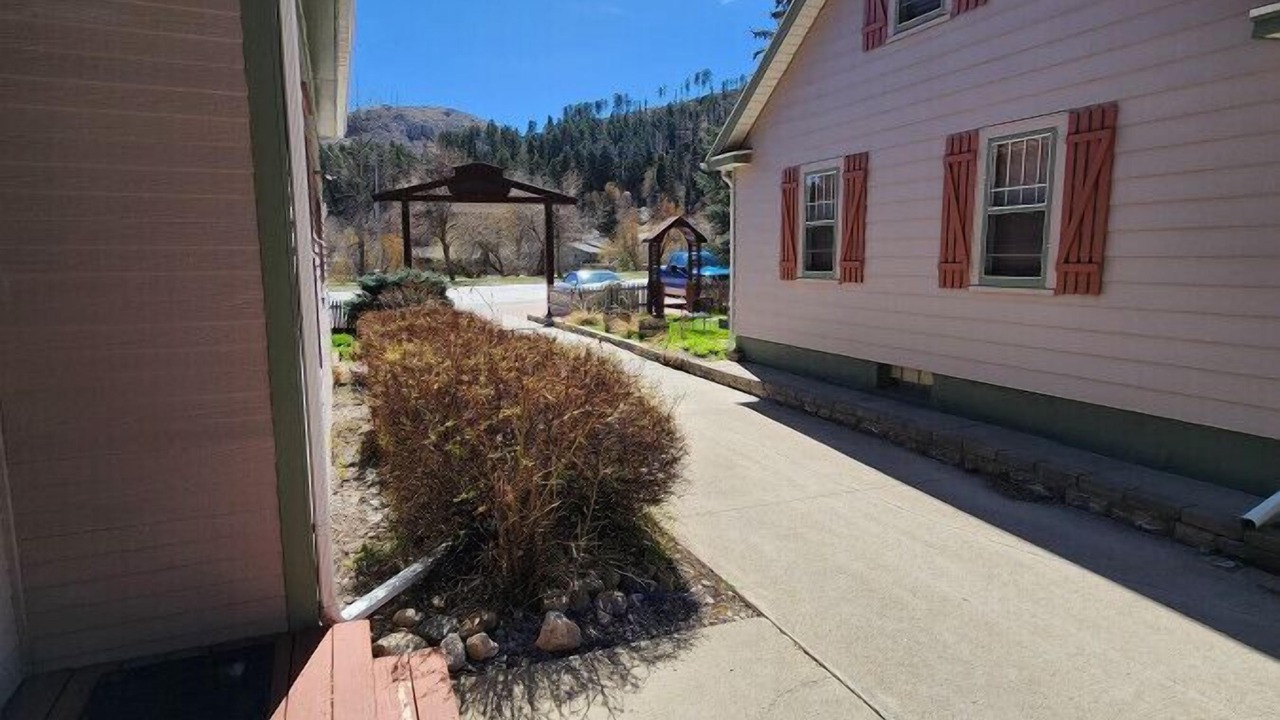 Photo of Others in Deadwood