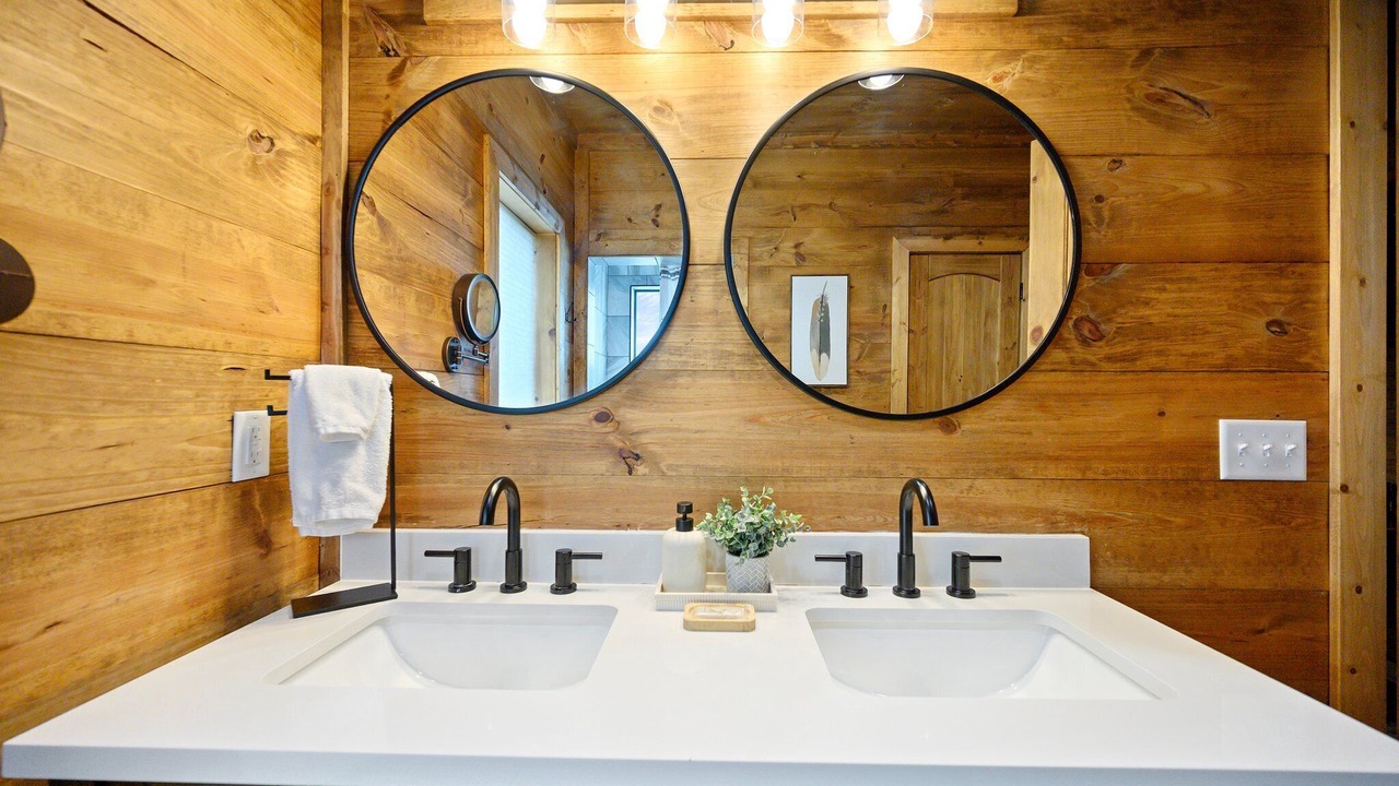 Photo of Bathroom in Golden