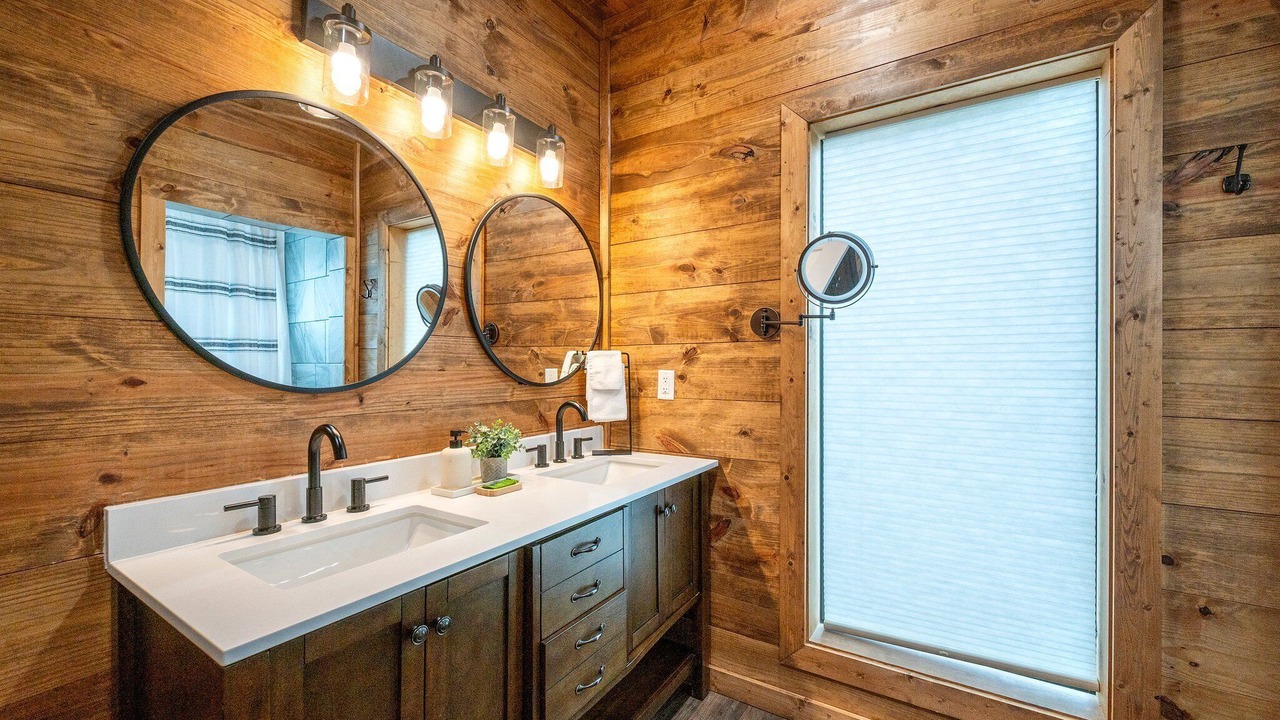 Photo of Bathroom in Golden