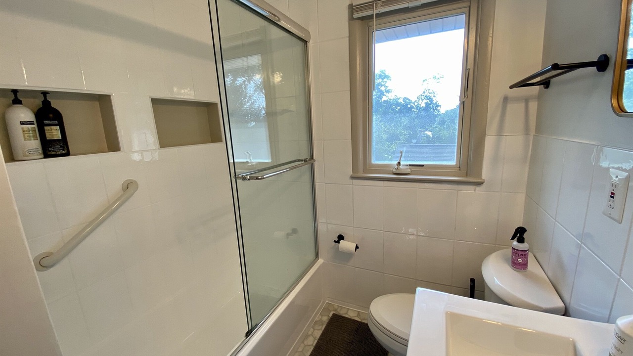 Photo of Bathroom in Cherrydale
