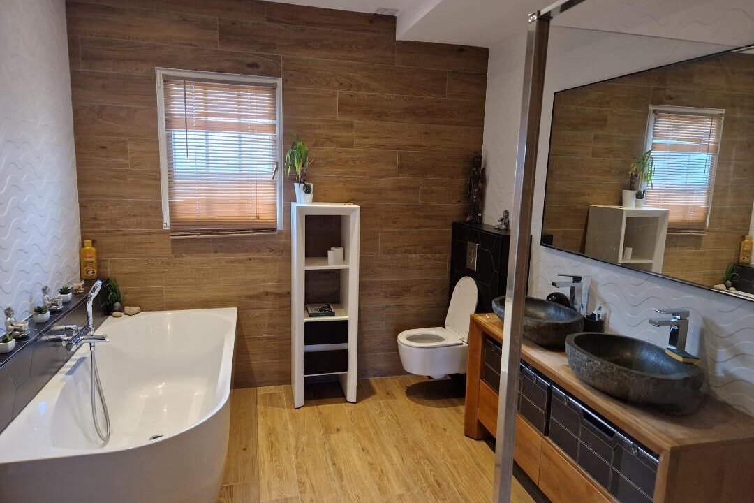 Photo of Bathroom in Mouilleron-le-Captif